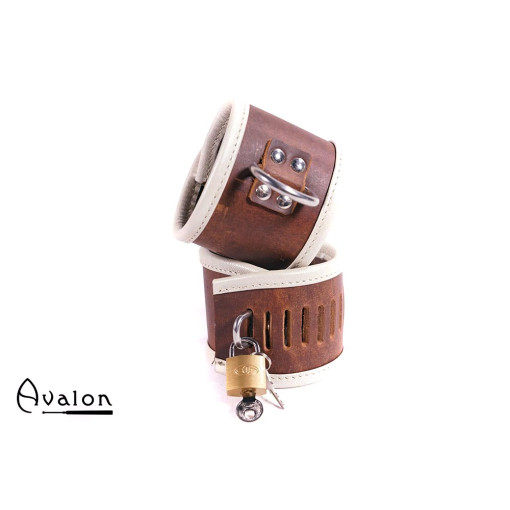 Avalon - ASYLUM - Cuffs i Brunt Lær med Hengelås